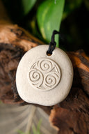Pendant triskelion, stone
