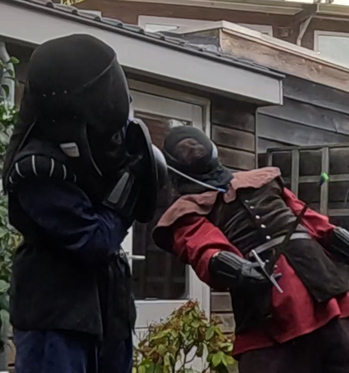 Renaissancezwaardvechten met sidesword en buckler