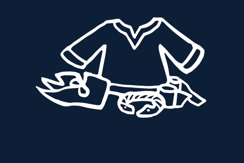 Maak een SEO titel van 60 karakters en een seo omschrijving van 160 karakters van deze blogtekst.  Een tekening van een tuniek, een paar schoenen, sieraden en een tasje.