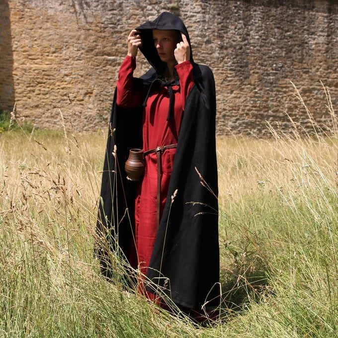 medieval-cloak-with-hood-black
