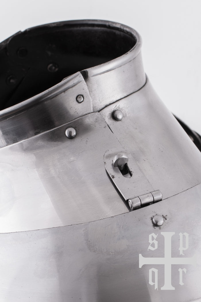 Middeleeuwse gorget met pauldrons, 14e eeuw, 1.6 mm