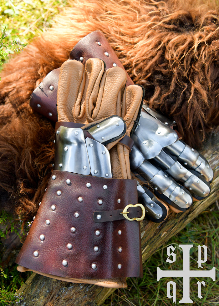 Armored gloves Visby side view