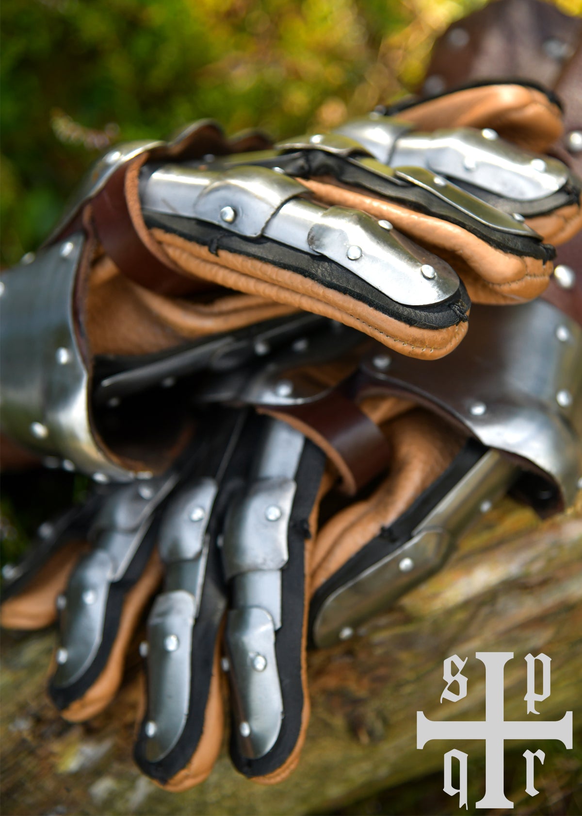Armored gloves Visby cuff detail