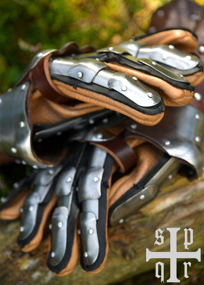 Armored gloves Visby cuff detail