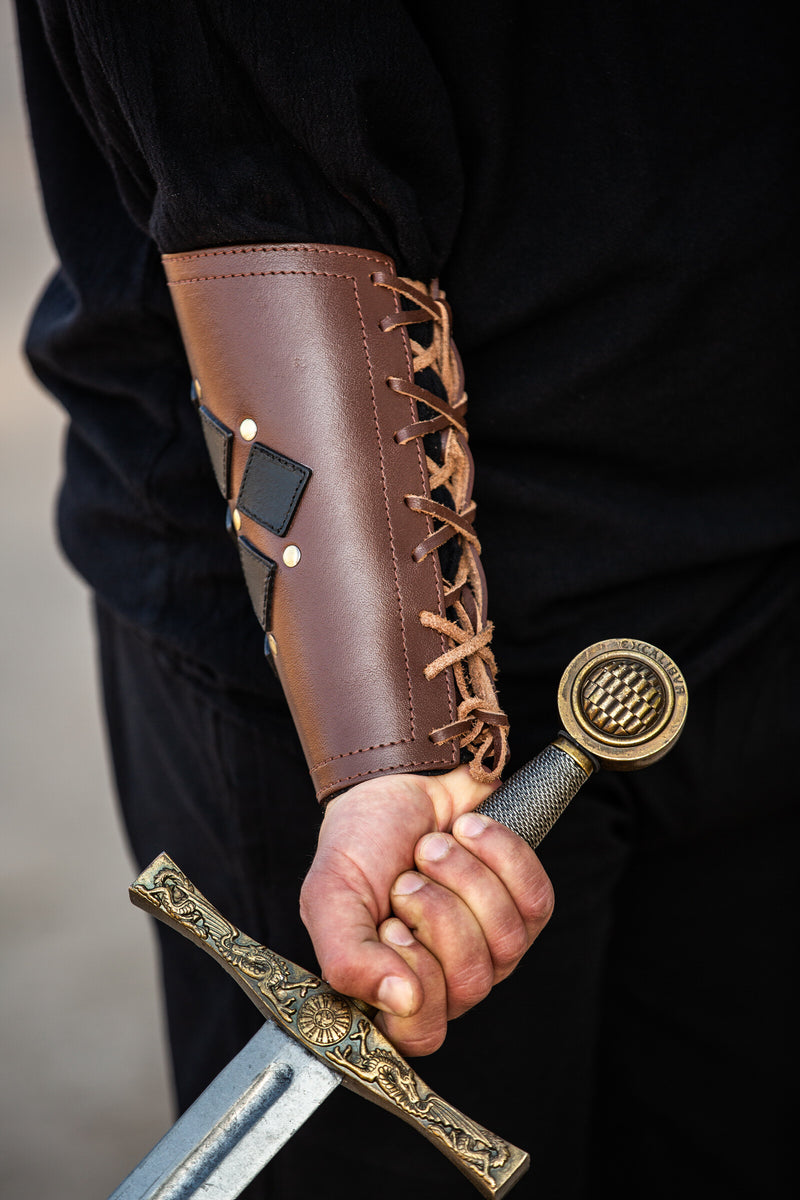 Pius läderbracers, underarmsskydd, bruna