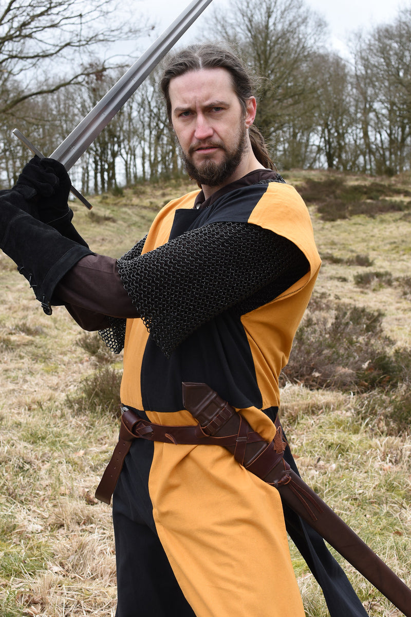 Medeltida överplagg Rodrick, orange svart