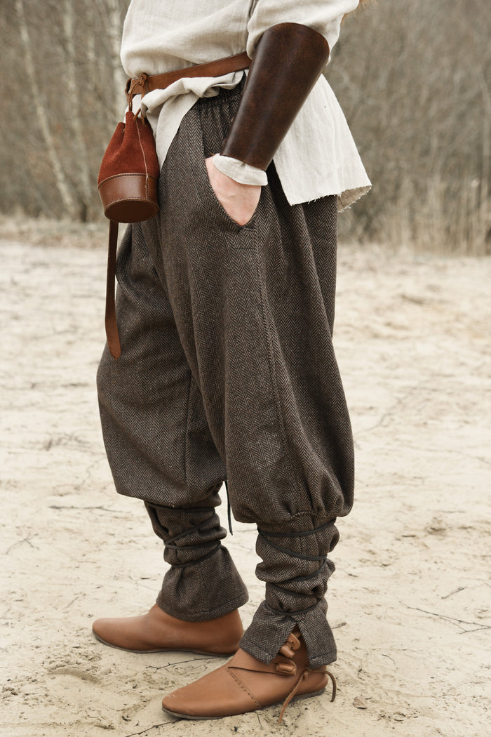 Vikingbroek Tjore, visgraatmotief, wolmix, bruin