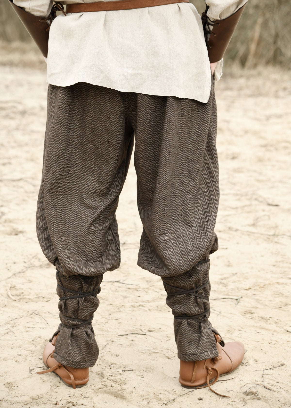 Vikingbroek Tjore, visgraatmotief, wolmix, bruin
