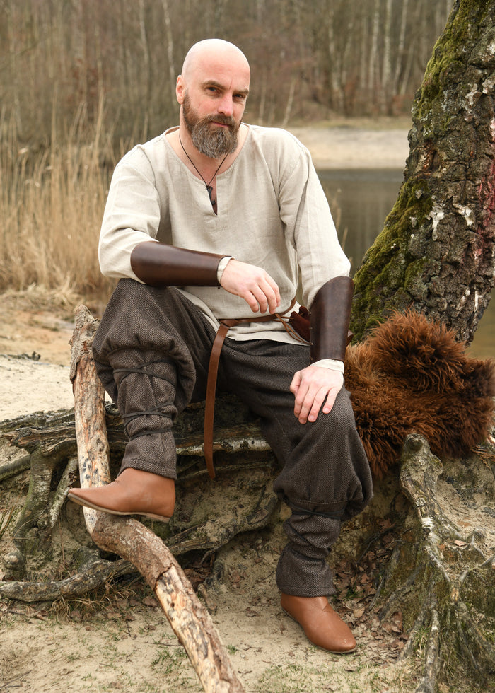 Vikingbroek Tjore, visgraatmotief, wolmix, bruin