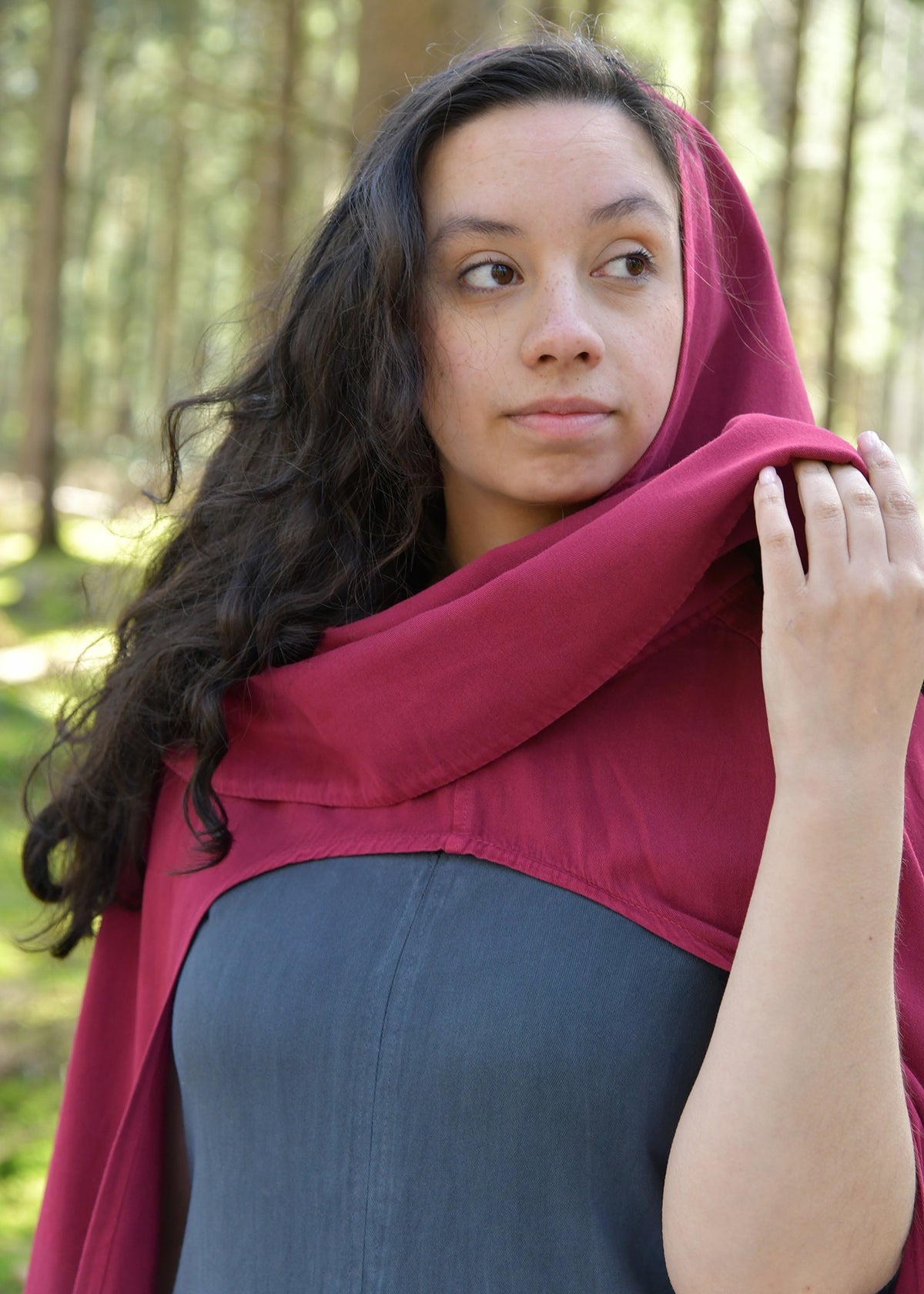 Mantel Isen met kap en kraag, rood
