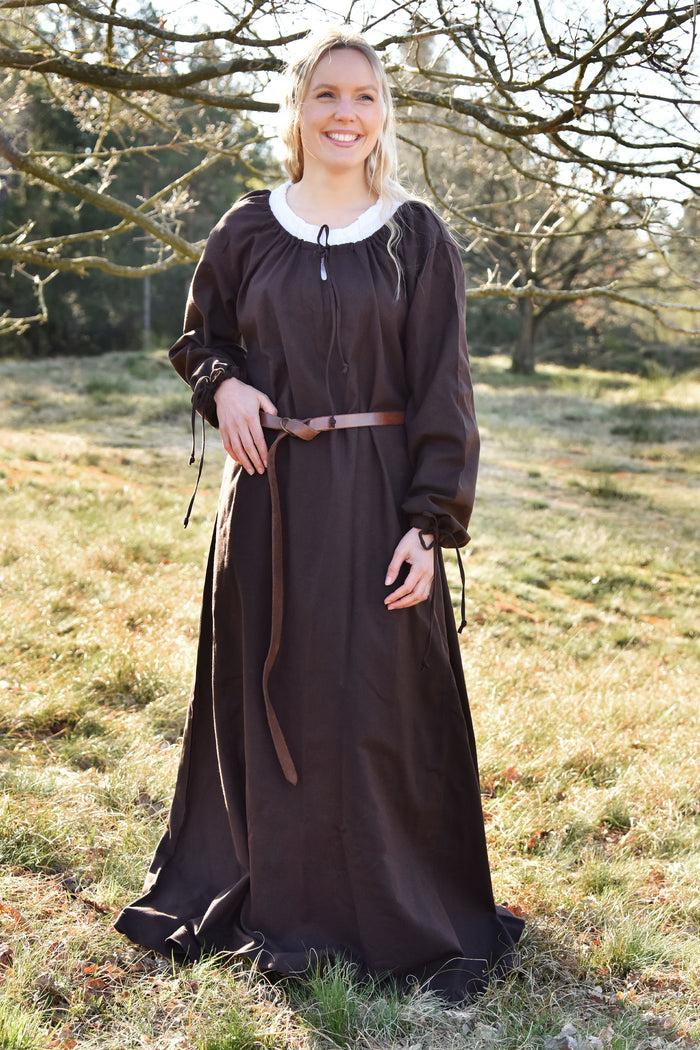 Matilda middeleeuwse chemise, onderjurk, bruin