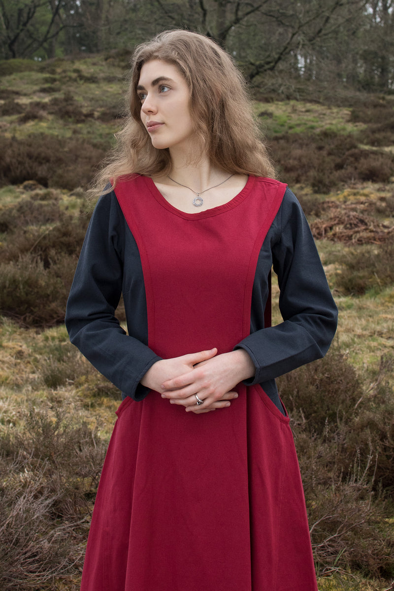 Medeltida surcot Isabeau, röd