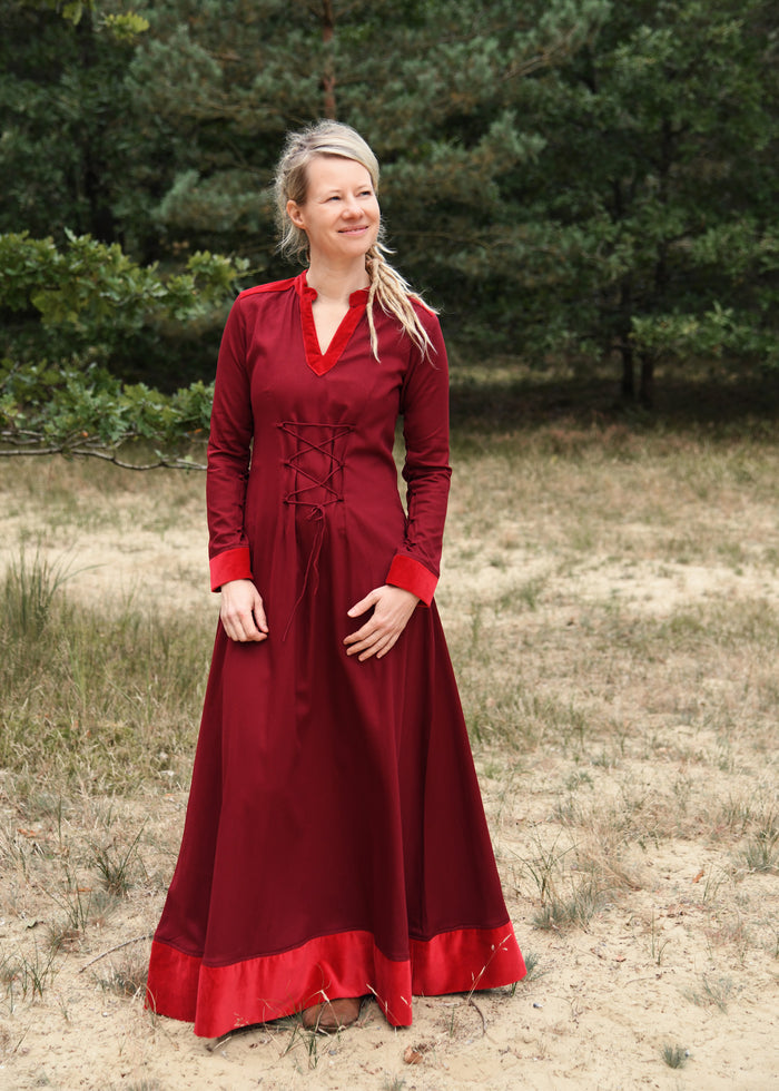 Jurk Meira met fluwelen details, wijnrood