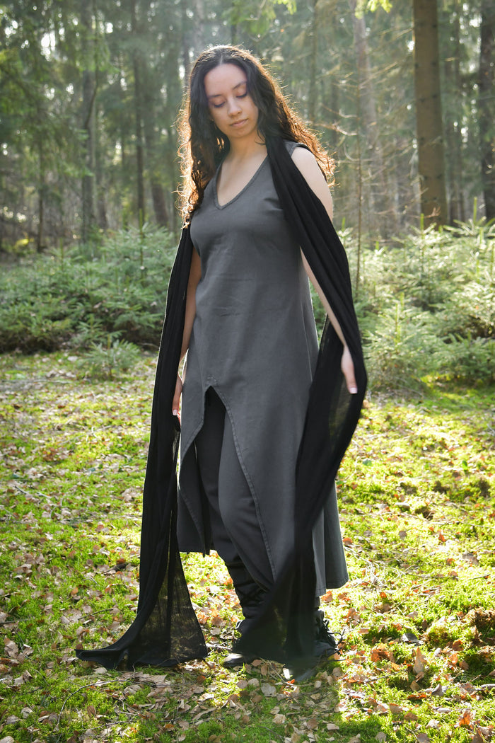 Mouwloze jurk Ilora met sjaal/riem, grijs