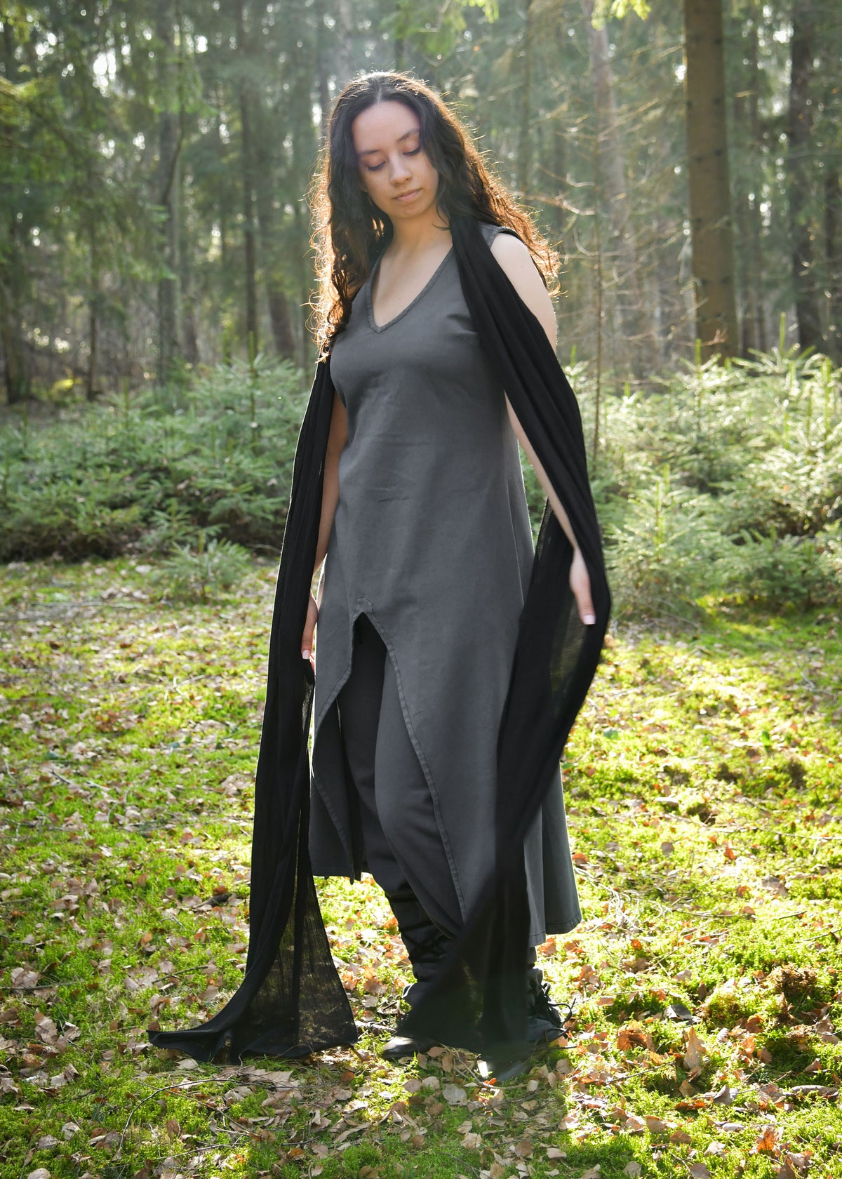 Mouwloze jurk Ilora met sjaal/riem, grijs