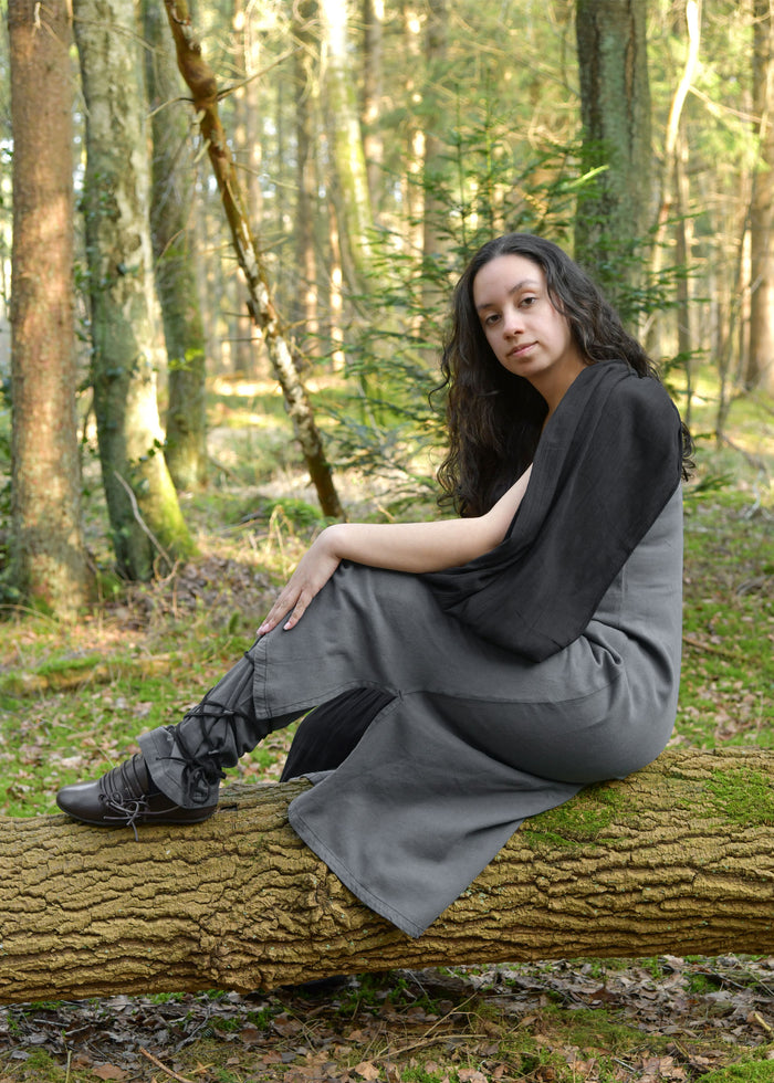 Mouwloze jurk Ilora met sjaal/riem, grijs