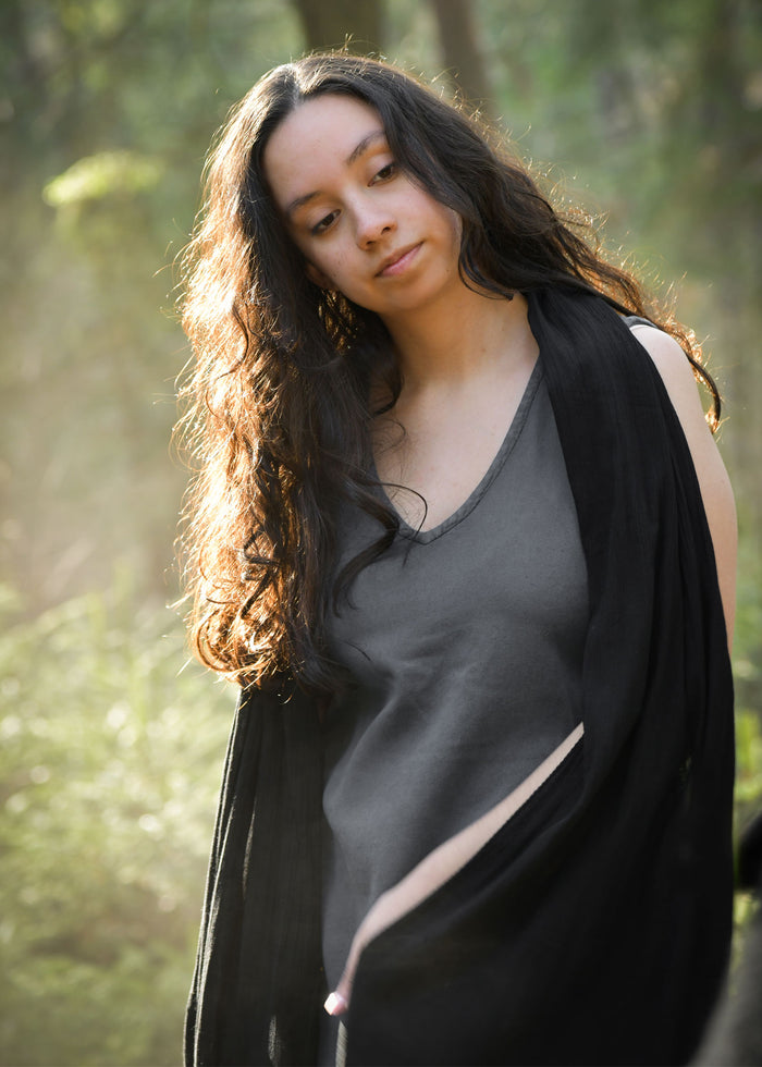 Mouwloze jurk Ilora met sjaal/riem, grijs