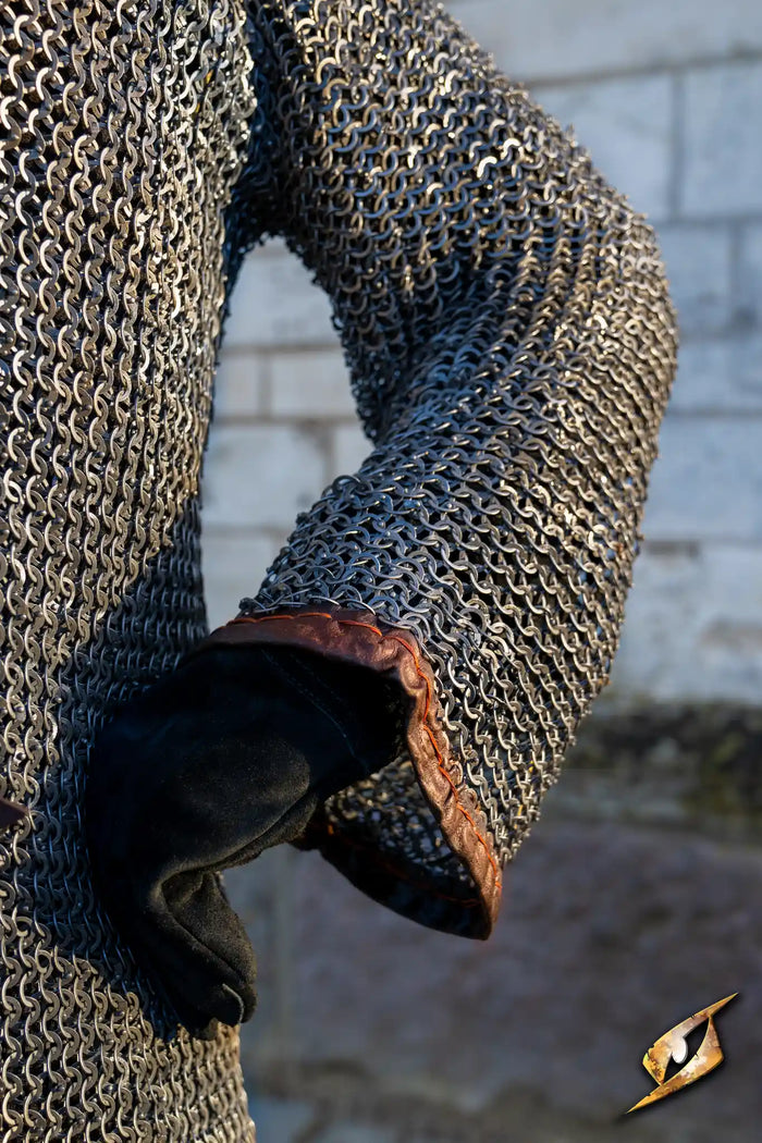 Hauberk met voorsluiting, late 15e-16e eeuw, platte ringen, ronde klinknagels, 9 mm