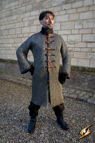 Hauberk met voorsluiting, late 15e-16e eeuw, platte ringen, ronde klinknagels, 9 mm