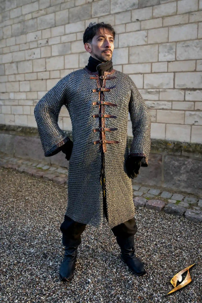 Hauberk met voorsluiting, late 15e-16e eeuw, platte ringen, ronde klinknagels, 9 mm