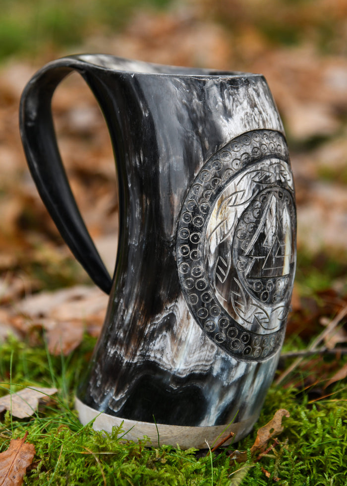 Horn beer mug, wooden bottom