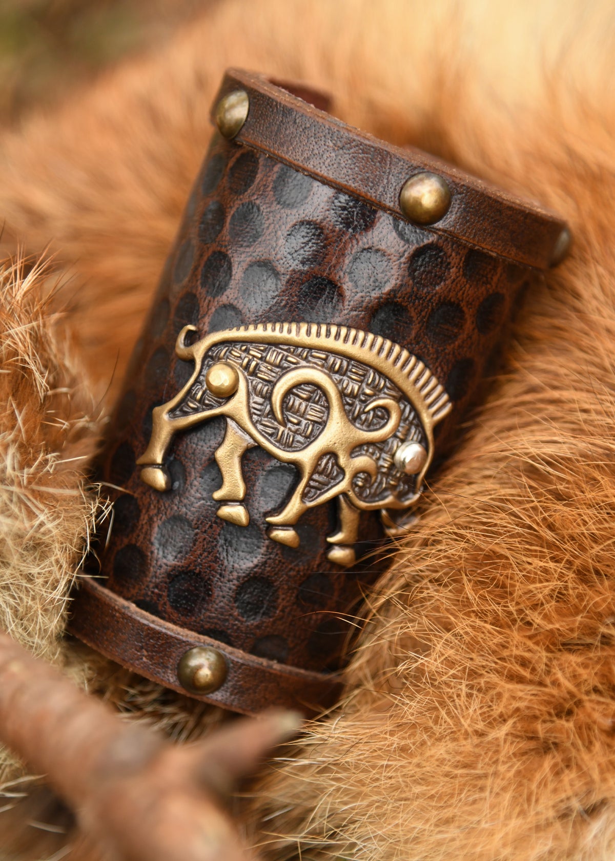 Bracelet Celtic boar Knocknagael per piece, leather
