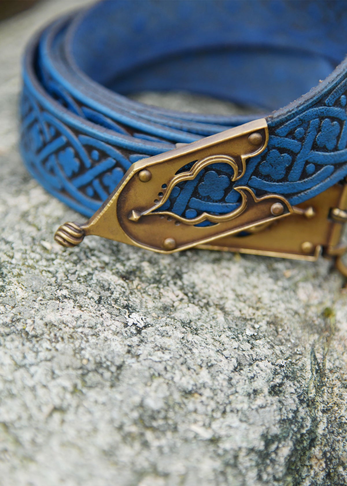 Middeleeuwse riem met vierpas motief, 13e-15e eeuw, blauw