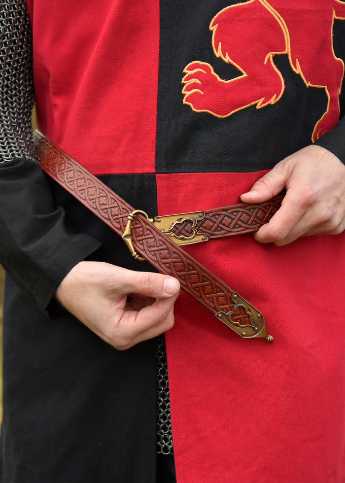 Middeleeuwse riem met vierpas motief, 13e-15e eeuw, rood