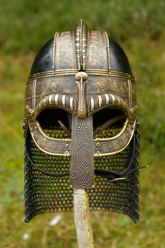 Valsgärde 5 helm met maliënkraag