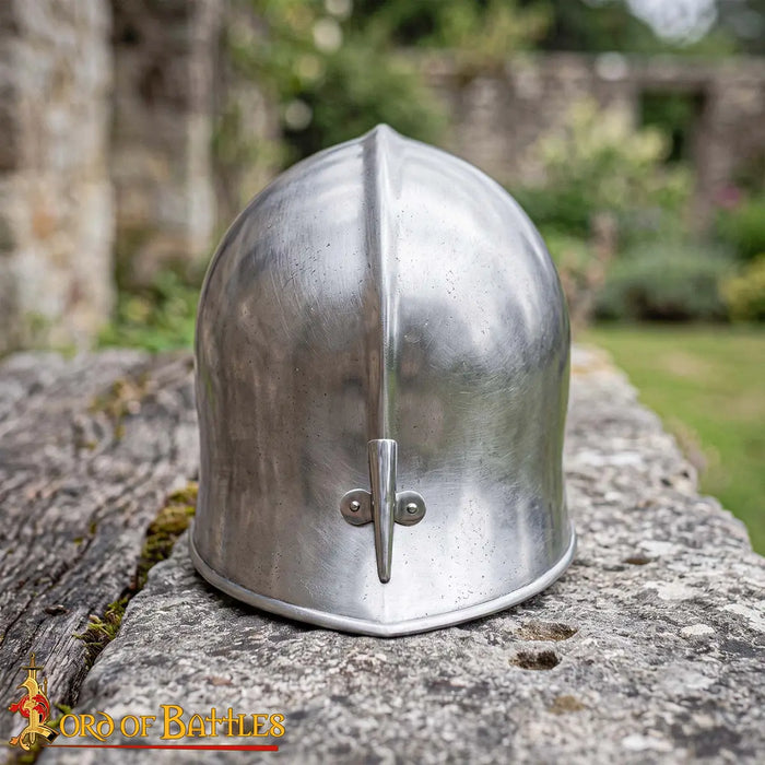 Plume holder for helmets