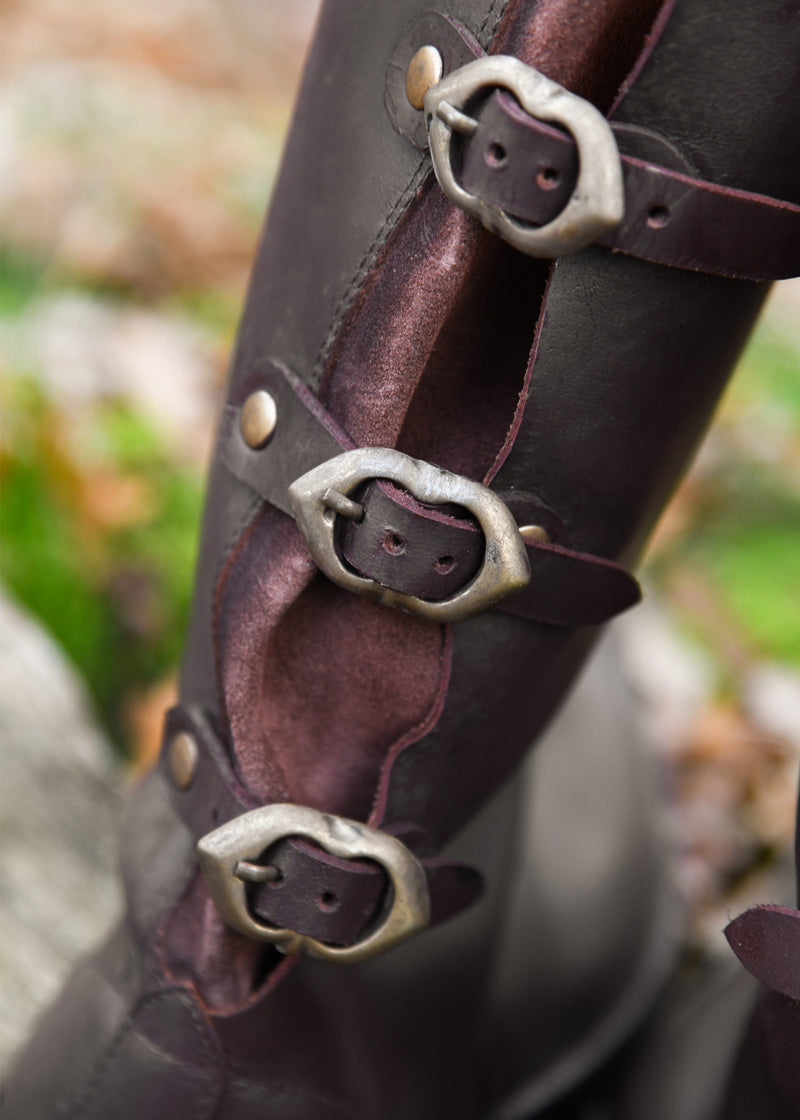 Poulaines medievales, marrón