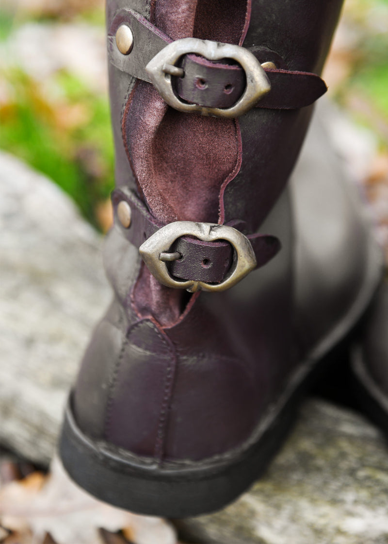 Poulaines medievales, marrón