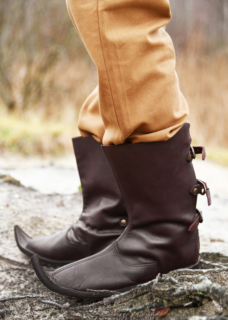 Poulaines medievales, marrón