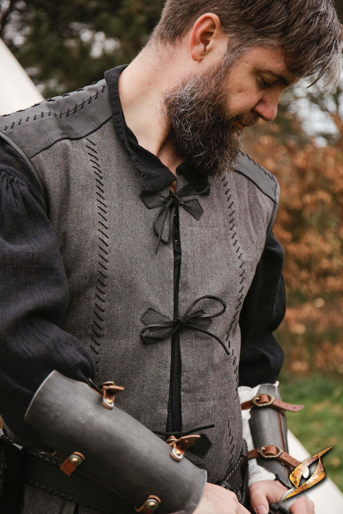 Jerkin Robin, cotton and leather, black