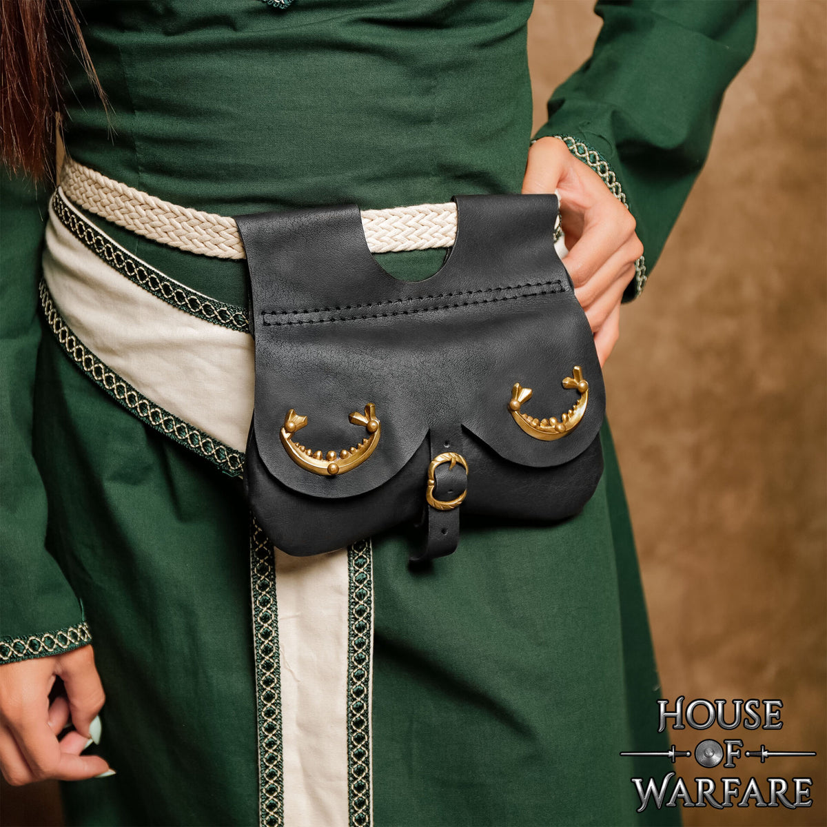 Medieval kidney purse with fittings