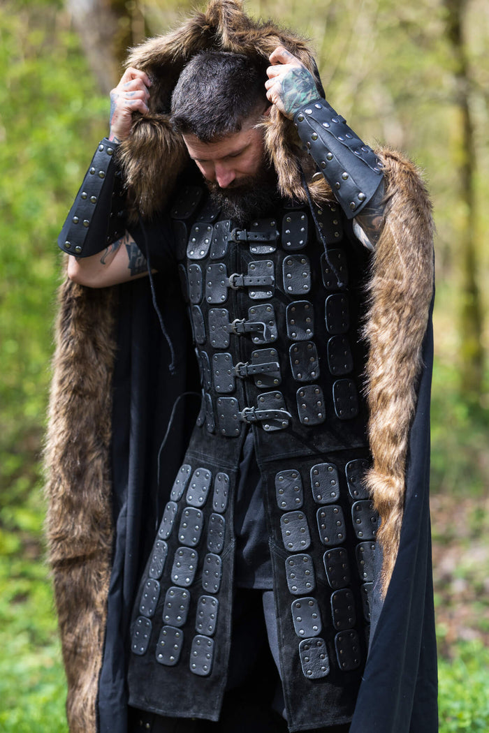 Cloak Aaron with fur trim, black