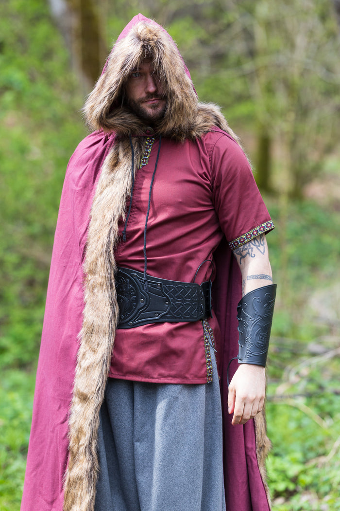 Cloak Aaron with fur trim, bordeaux red