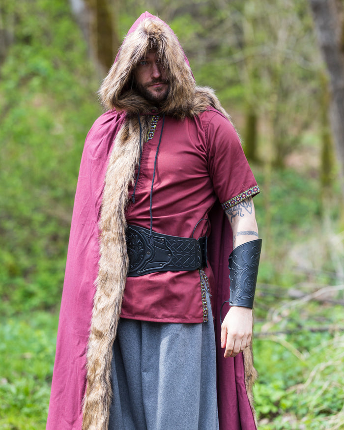 Cloak Aaron with fur trim, bordeaux red