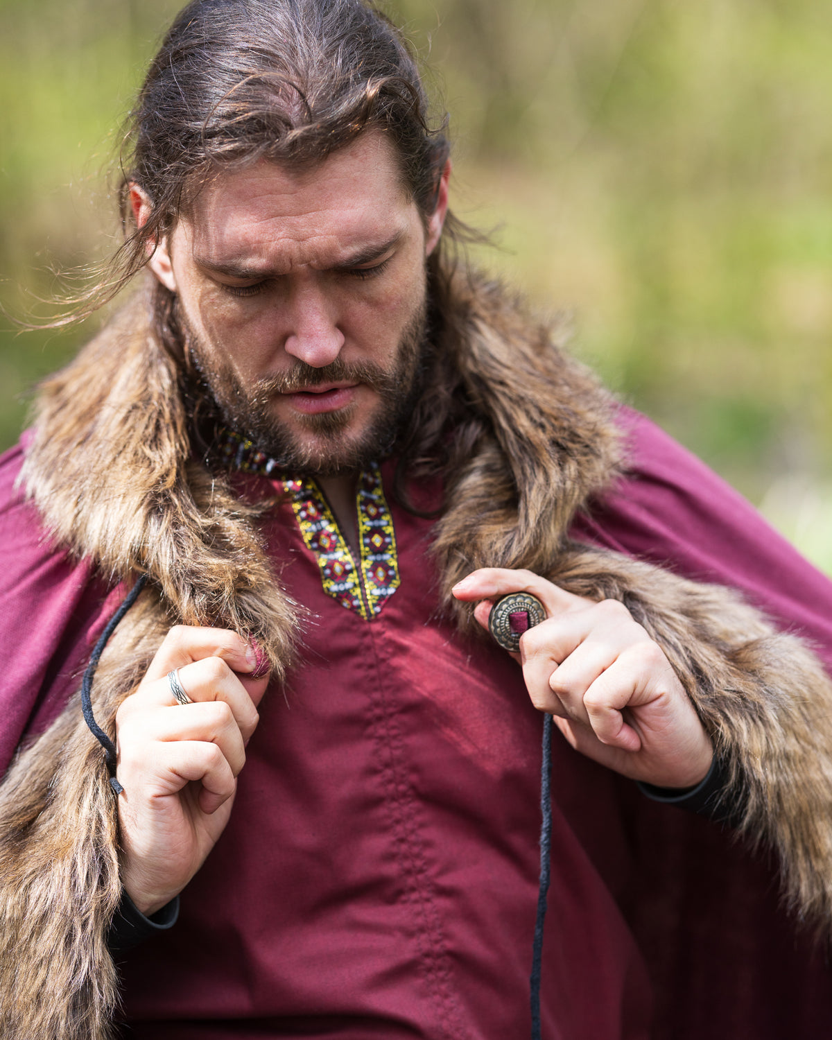 Cloak Aaron with fur trim, bordeaux red
