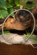 Torque vichingo con teste di lupo, bronzo argentato