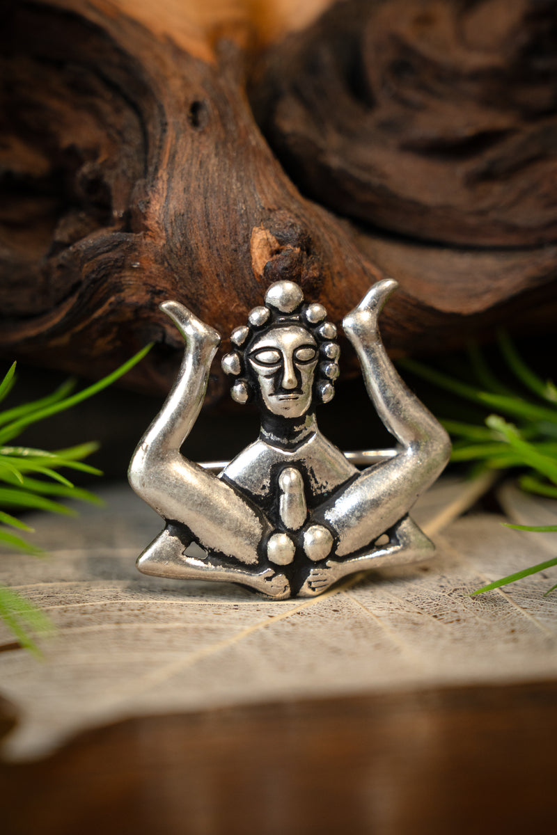 Badge medievale “mostra-natiche”, bronzo argentato