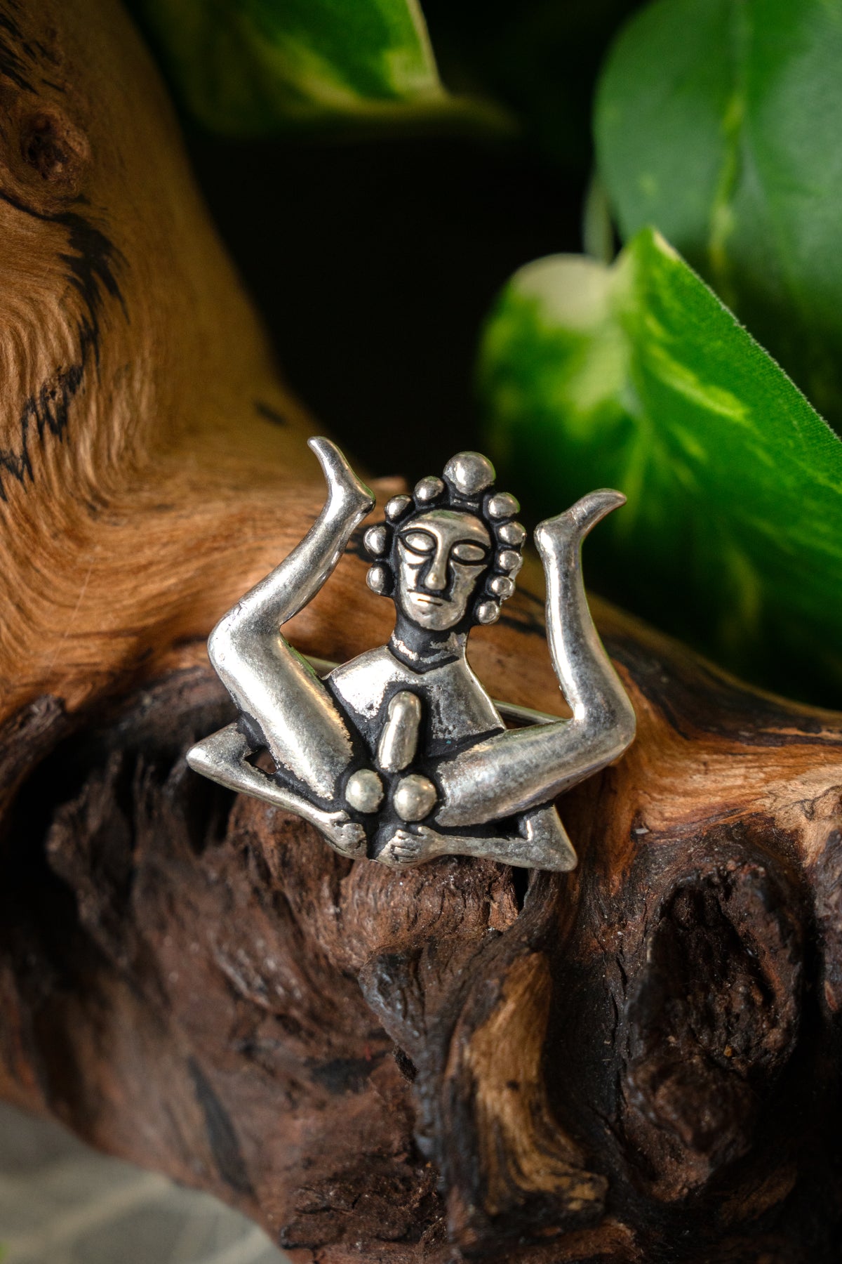 Medieval badge 'ass-showing guy', silvered bronze