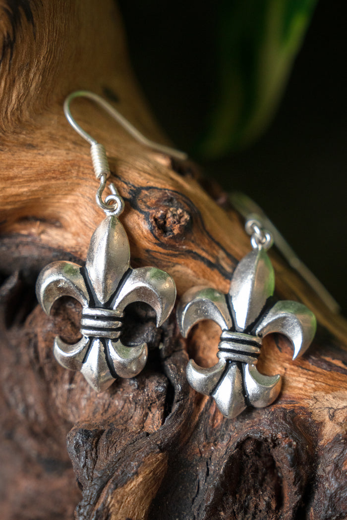 Earrings fleur de lys, silvered bronze