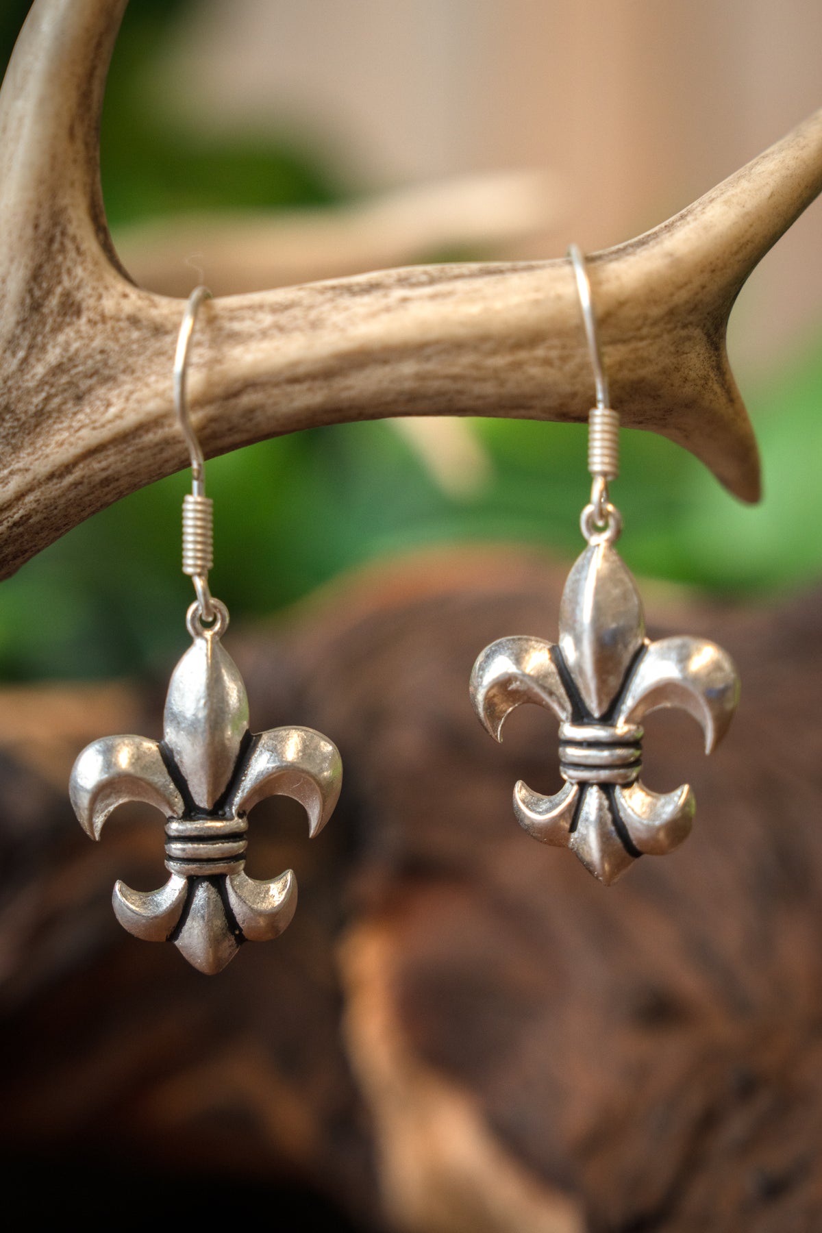 Earrings fleur de lys, silvered bronze