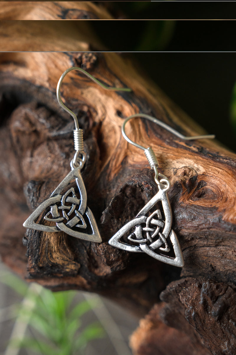 Boucles d’oreilles celtiques à triquetra, en bronze argenté