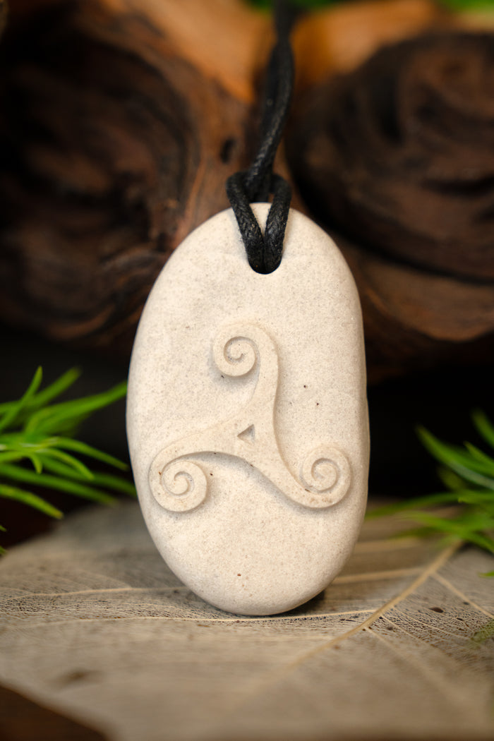 Pendant Celtic triquetra, stone