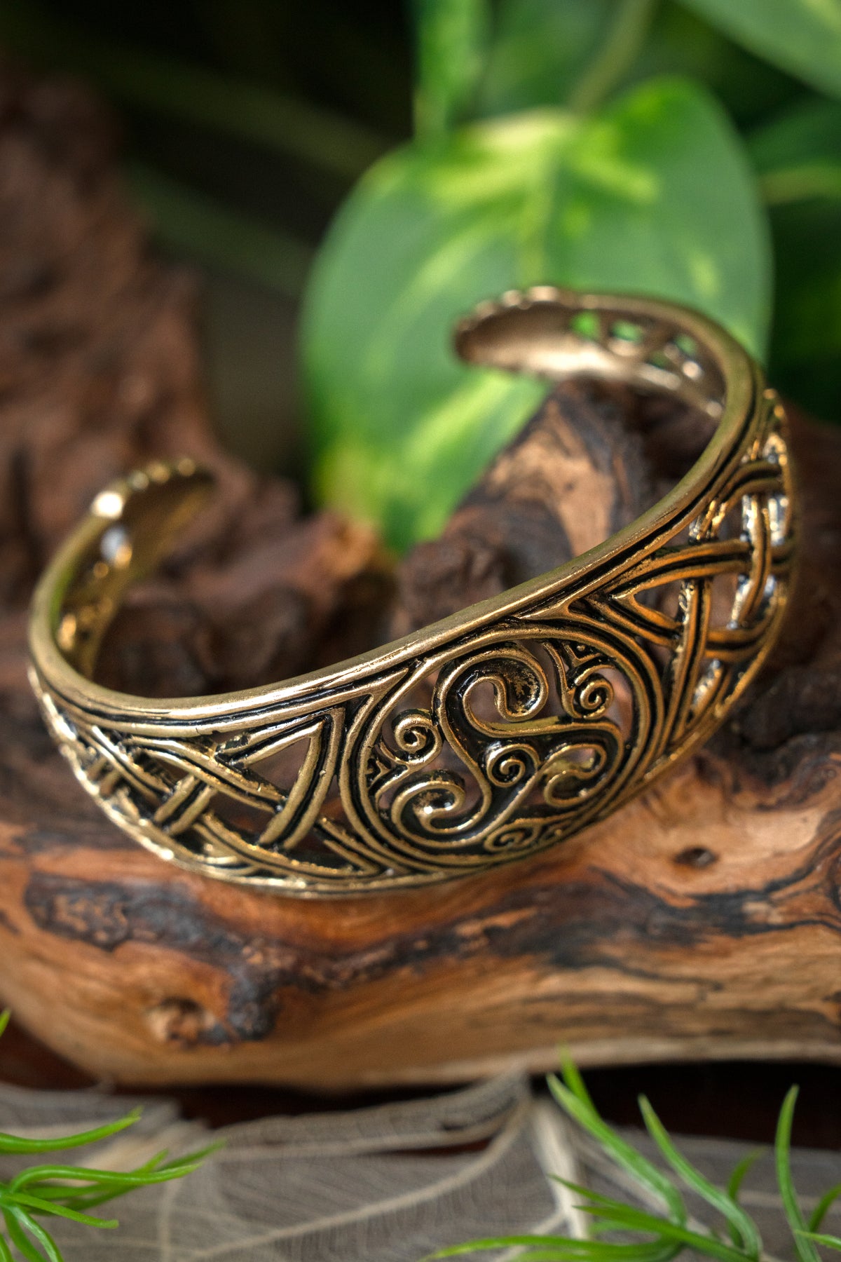 Celtic bracelet with trisquelion, bronze