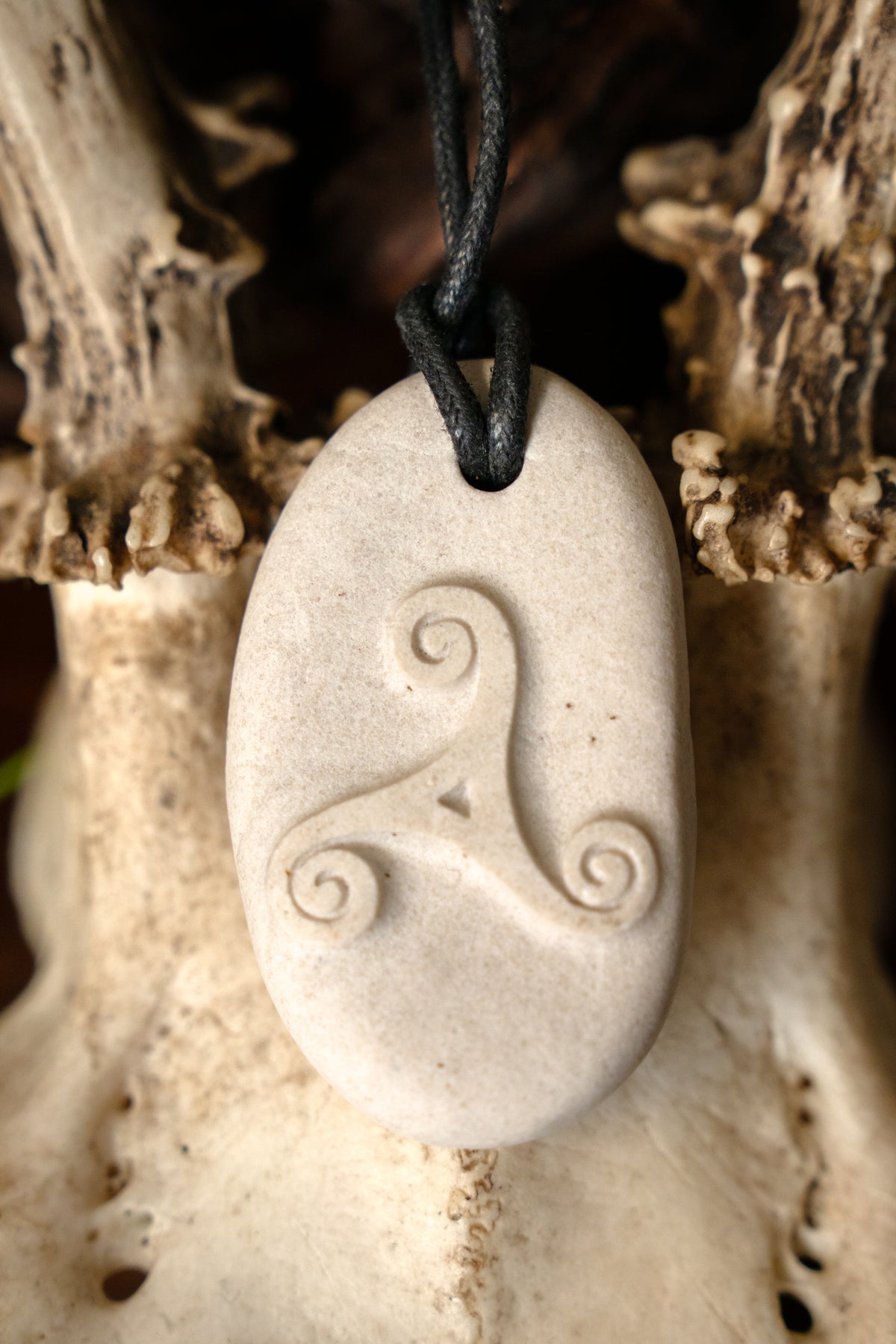 Pendant Celtic triquetra, stone