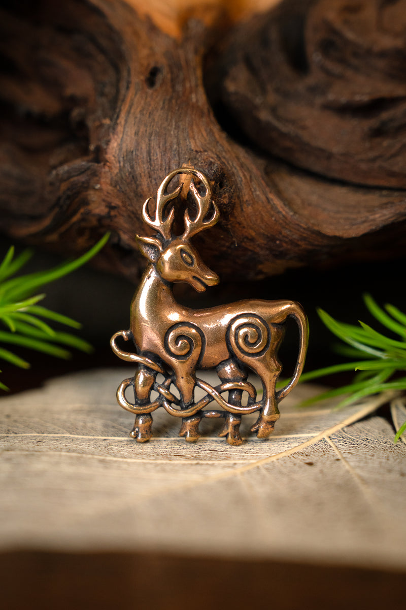 Pendentif cerf celtique, bronze