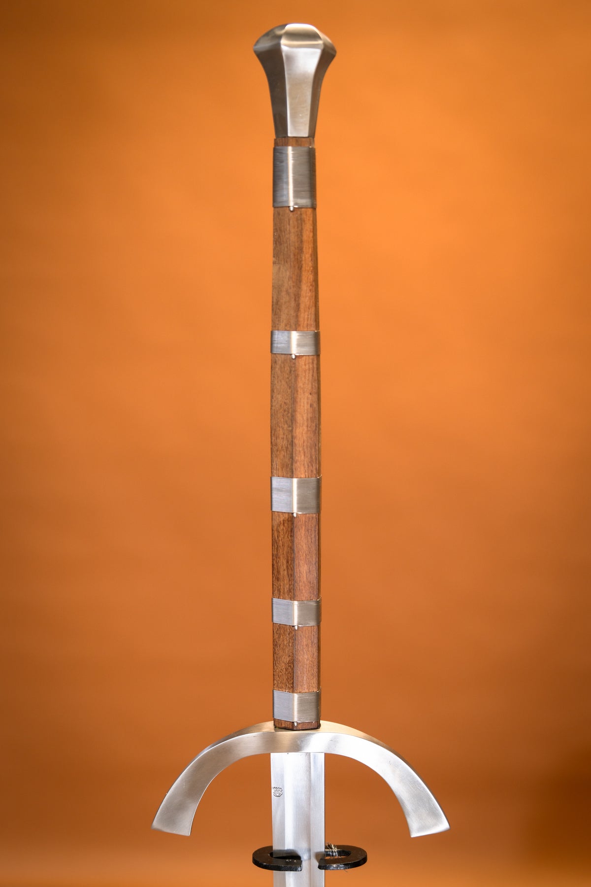 Two-handed sword Oakeshott type XVIIIe, semi-sharp
